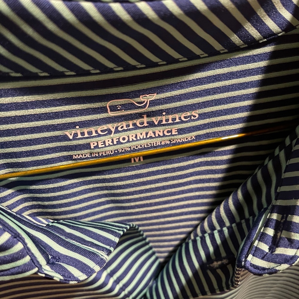 vineyard vines short sleeved shirt